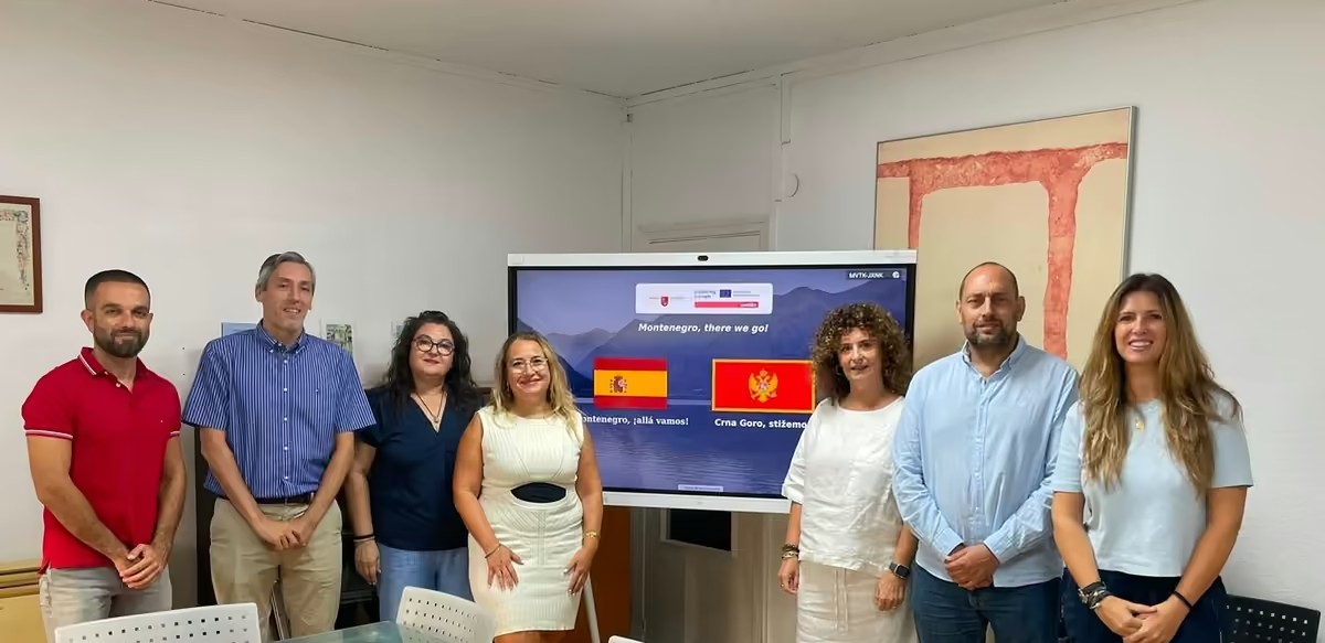 Study Visits 7 - programaseducativos.es Participants in the LeadEx coordination meeting of 16 September 2026 next to a screen reading Montenegro, there we go!
