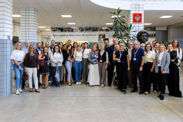 Study Visits 17 - programaseducativos.es Foto de grupo de los socios de LeadEx en la Escuela Secundaria Danilo Kiš de Budva