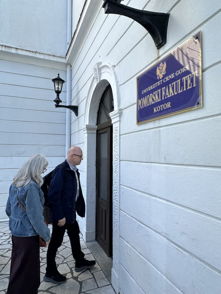 Study Visits 24 - programaseducativos.es Socios entran en la Facultad de Estudios Marítimos de Kotor, Universidad de Montenegro