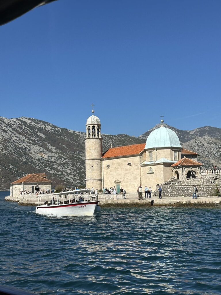 Study Visits 37 - programaseducativos.es Islote de Nuestra Señora de las Rocas, frente a Perast